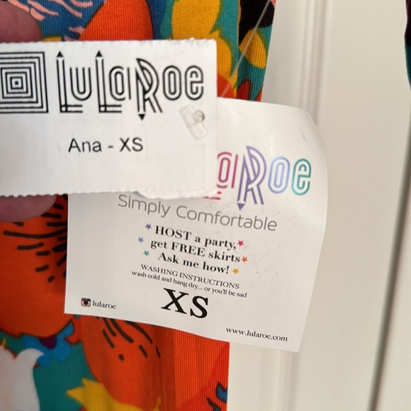 🦋Host Pick🦋 NWT Lularoe Ana XS multi floral - Picture 4 of 6